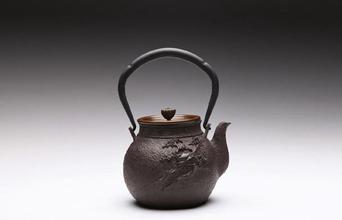 Appreciating Cast Iron Tea Kettles - Description And Appearance