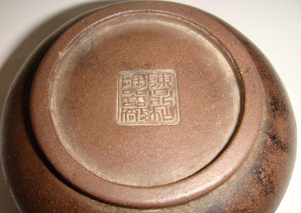 Inscription of "Chen Dinghe Pottery Company" on Purple Clay Teapots