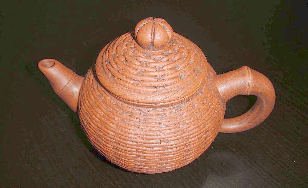 The Decoration of Purple Clay Teapots
