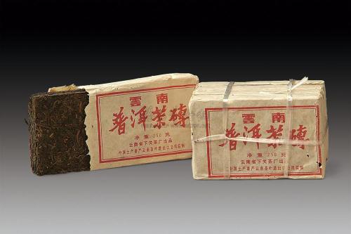 A Strong Wind Blows At Guafeng Zhai, As a Long Line Waits At Banzhang Mountain Tea Becomes The New Value Driving Raw Material Prices