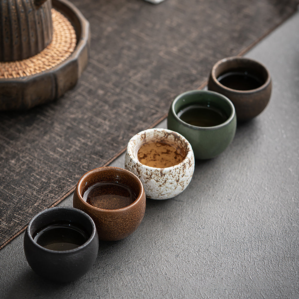 YININGDIANZI 6 stuks keramische drinkservies, theeservies Chinese Kung Fu theeset theekop Sake Cups 50 ml Master Cup kleine theekompen, decoratief cadeau YININGDIANZI 6 stuks keramische drinkservies, theeservies Chinese Kung Fu theeset theekop Sake Cups 50 ml Master Cup kleine theekompen, decoratief cadeau